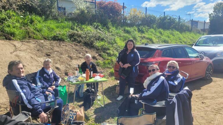 Pause repas bien méritée au soleil